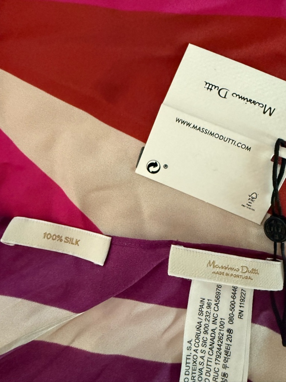 NWT Massimo Dutti Silk Scarf in Multicolor Fuchsia, Magenta & Red 25”x25” - Picture 3 of 3